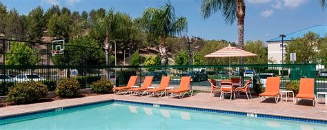 pet friendly hotels in santa clarita